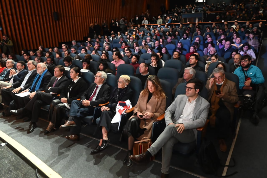imagen-cic-personas-sentadas